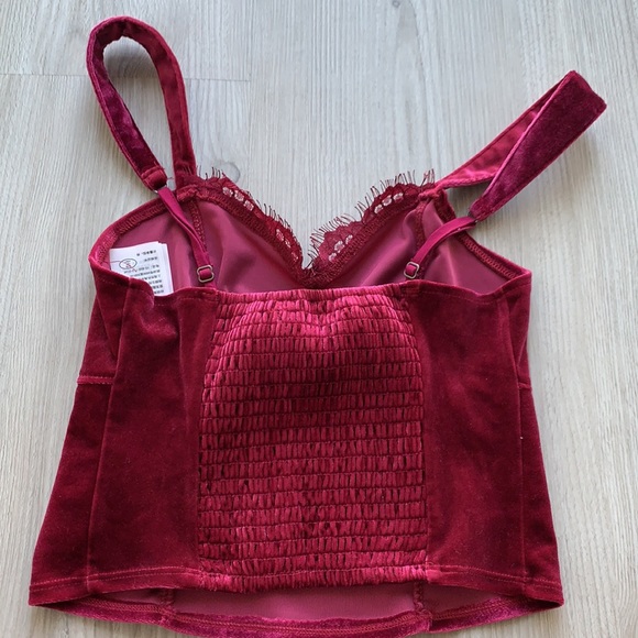 Abercrombie & Fitch - Picture 2 of 3